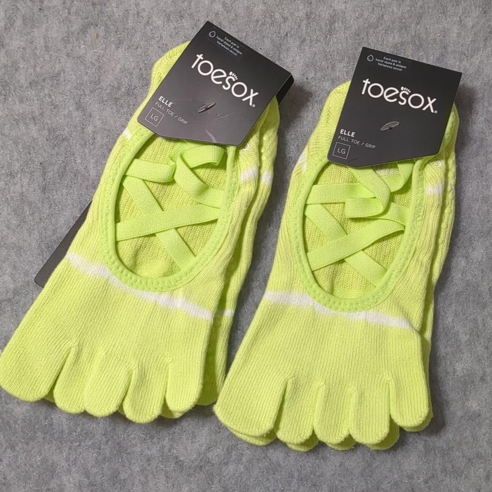 Toesox Lot Of 2 Full Toe Elle Pride Grip Women's Socks Size Large (11-13)